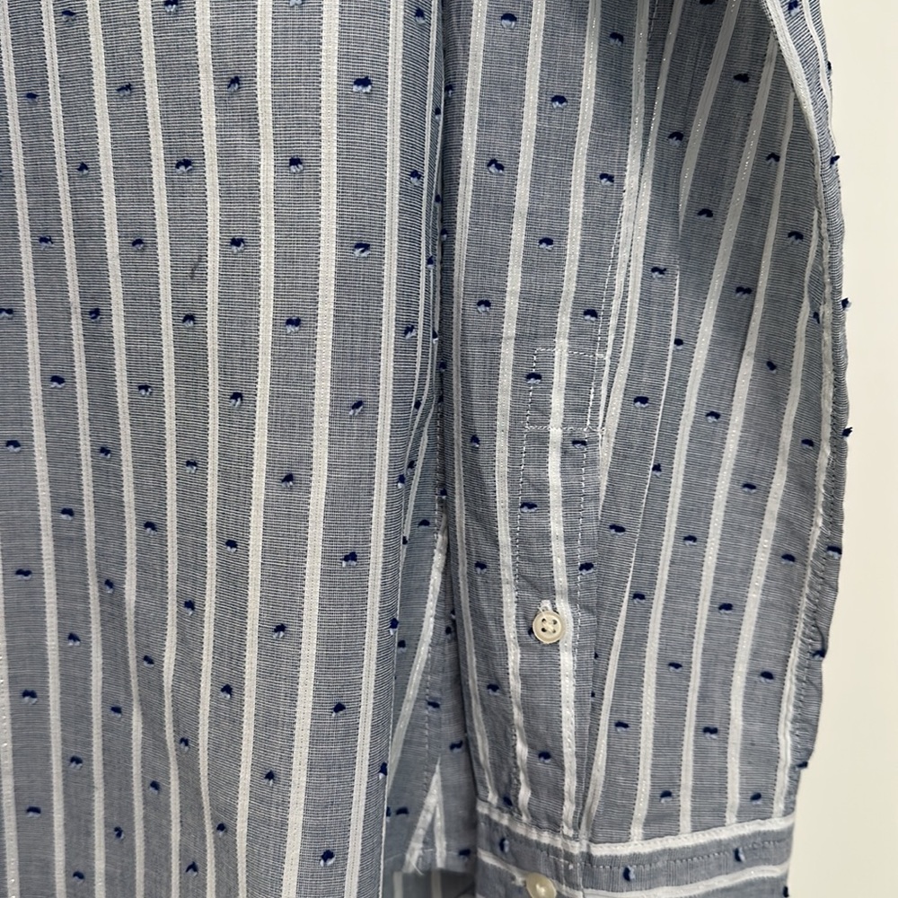 Gap Button-Down - Picture 4 of 6